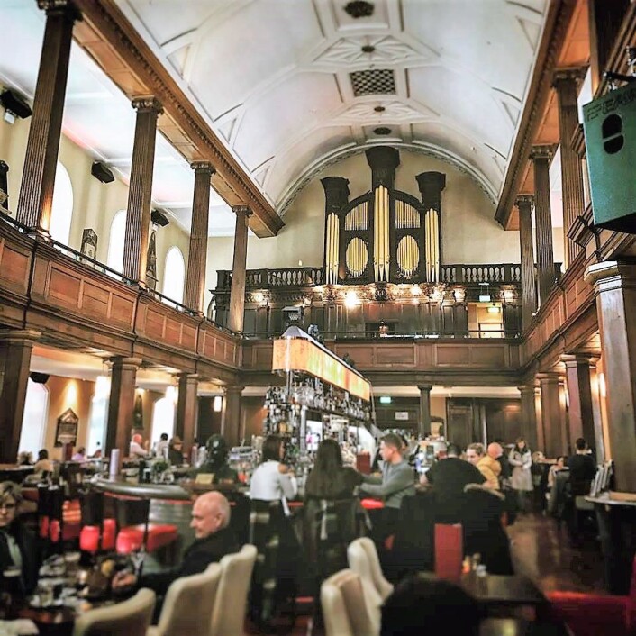 The Church i Dublin var tidligere en kirke, men er nå blitt til bar og restaurant. Foto: Simon Leśniak The Church i Dublin var tidligere en kirke, men er nå blitt til bar og restaurant. Foto: Simon Leśniak