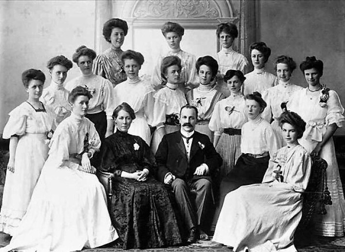 Anna Sethne i svart kjole, ca 1910. Foto: Oslo Museum / Ukjent fotograf Anna Sethne i svart kjole, ca 1910. Foto: Oslo Museum / Ukjent fotograf