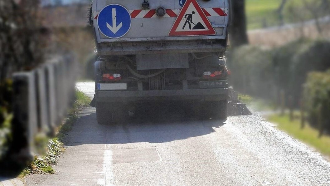 Vårrengjøringen av riksveiene starter. Ta hensyn til ryddepersonalet. Illustrasjonsfoto: Elverum kommune Vårrengjøringen av riksveiene starter. Ta hensyn til ryddepersonalet. Illustrasjonsfoto: Elverum kommune