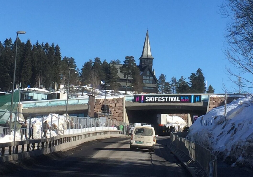 Denne søndagen var det både worldcup i skiskyting og åpen kirke i Holmenkollen kapell. Foto: Kjersti Opstad Denne søndagen var det både worldcup i skiskyting og åpen kirke i Holmenkollen kapell. Foto: Kjersti Opstad