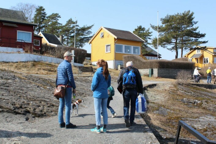 Familien møtte flere kjente på vei mot hytta. Foto: Anne Skifjell