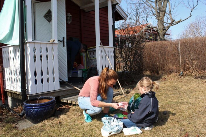 Mari Falck og familien på hytta for første gang i år. Foto: Anne Skifjell Mari Falck og familien på hytta for første gang i år. Foto: Anne Skifjell