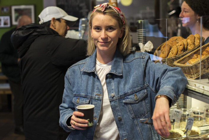 Line Oma på en av de mange kaffeutsalgene på Grønland. Foto: Morten Lauveng Jørgensen Line Oma på en av de mange kaffeutsalgene på Grønland. Foto: Morten Lauveng Jørgensen