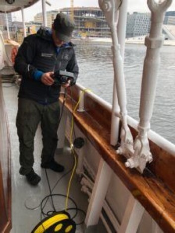 Undervannskameraet viser frem all søpla på bunnen av fjorden. Foto: Hans Bastian Borg Undervannskameraet viser frem all søpla på bunnen av fjorden. Foto: Hans Bastian Borg