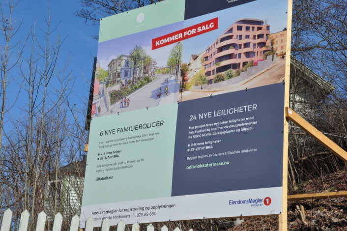 Mens plan- og bygningsetaten behandler søknaden om rammetillatelse står dette skiltet på tomta vis-a-vis Bolteløkka skole. Foto: Arnsten Linstad Mens plan- og bygningsetaten behandler søknaden om rammetillatelse står dette skiltet på tomta vis-a-vis Bolteløkka skole. Foto: Arnsten Linstad