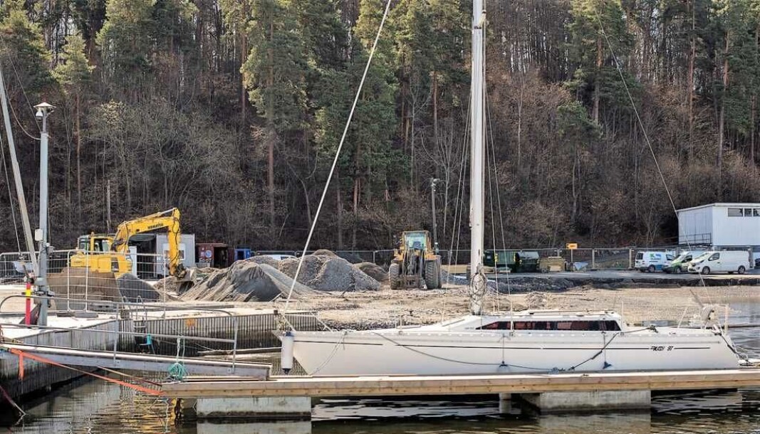 Kommunens brudd på stoppordre fra Fylkesmannen i arbeidet med mudring i Bestumkilen har gitt kommunen en bot på 200.000 kroner. Kommunens brudd på stoppordre fra Fylkesmannen i arbeidet med mudring i Bestumkilen har gitt kommunen en bot på 200.000 kroner.