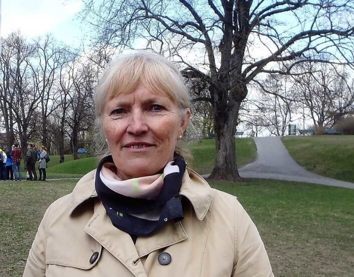 Parkforvalter i St. Hanshaugen bydel, Elin Løvseth håper at de intelligente avfallscontainerne vil gjøre det lettere å holde parken fri for søppel. Foto: Anders Høilund Parkforvalter i St. Hanshaugen bydel, Elin Løvseth håper at de intelligente avfallscontainerne vil gjøre det lettere å holde parken fri for søppel. Foto: Anders Høilund