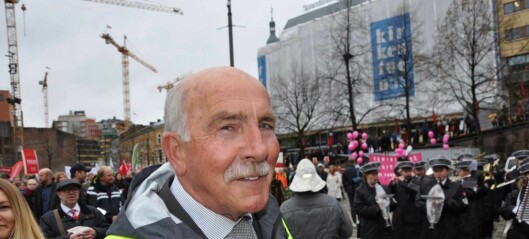Steinar Saghaug har gått i 1. maitog i 70 år. I dag feiret han som han alltid gjør - han var togsjef i Oslo