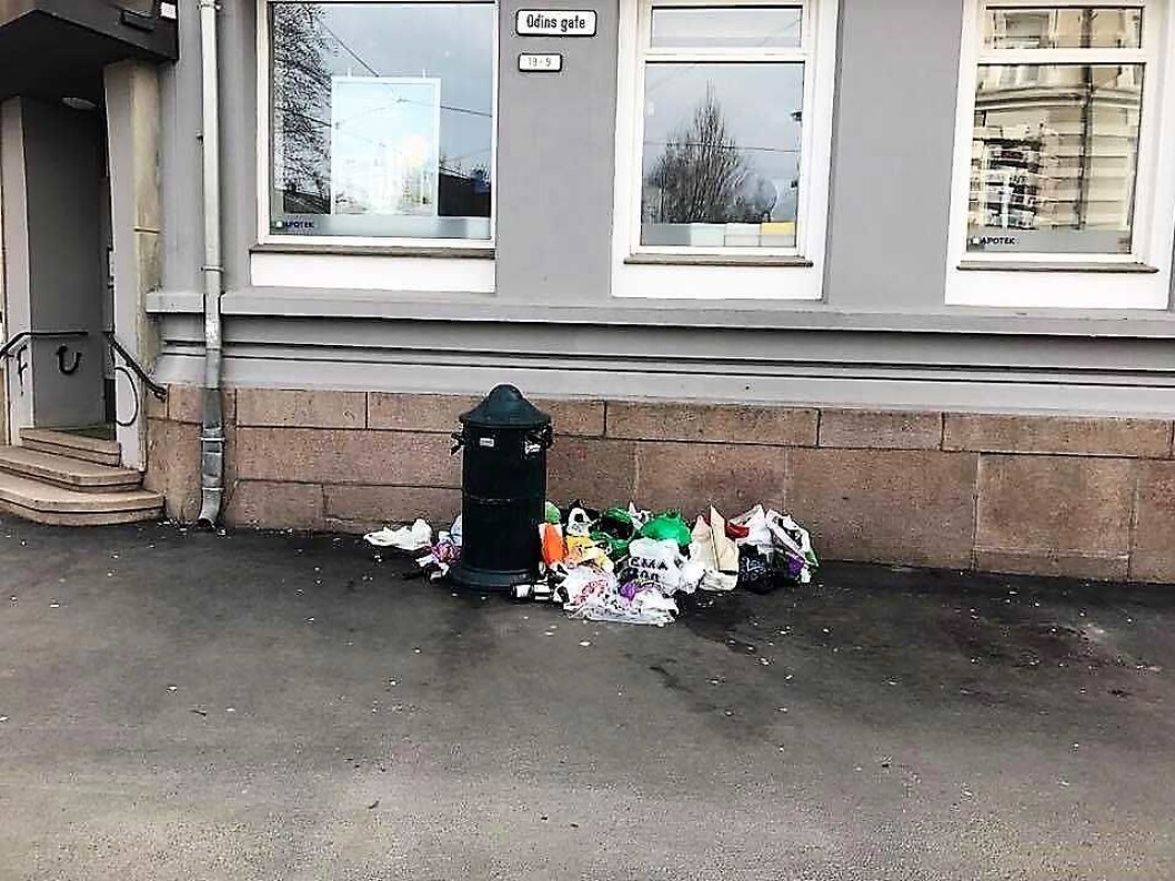 Forsøpling utenfor de vakre bygårdene i Odins gate på Frogner. Foto: Marit Jensen Forsøpling utenfor de vakre bygårdene i Odins gate på Frogner. Foto: Marit Jensen