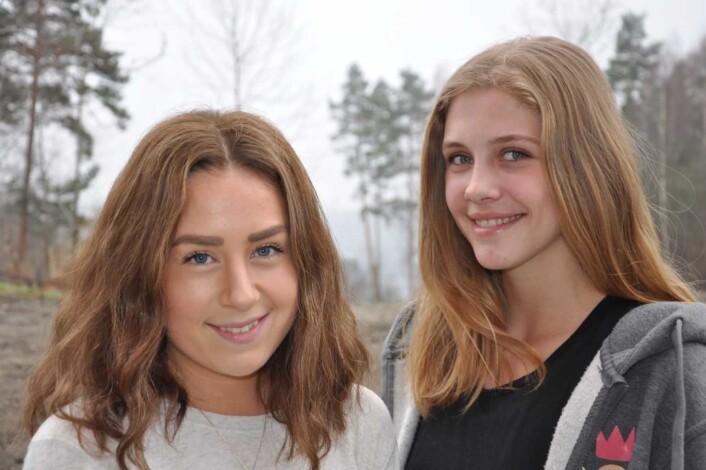 � Alle bør besøke Utøya og oppleve demokratisenteret, mener Sara Aspaas Friling (til h) og Linne Svinndal. Foto: Arnsten Linstad � Alle bør besøke Utøya og oppleve demokratisenteret, mener Sara Aspaas Friling (til h) og Linne Svinndal. Foto: Arnsten Linstad