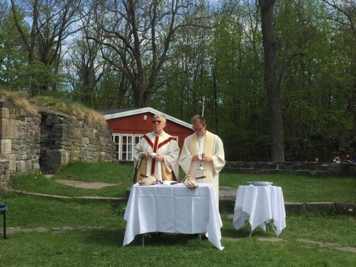 Liturger under denne høymessen var sogneprest Signe Fyhn og Gaute Granlund. Foto: Kjersti Opstad Liturger under denne høymessen var sogneprest Signe Fyhn og Gaute Granlund. Foto: Kjersti Opstad