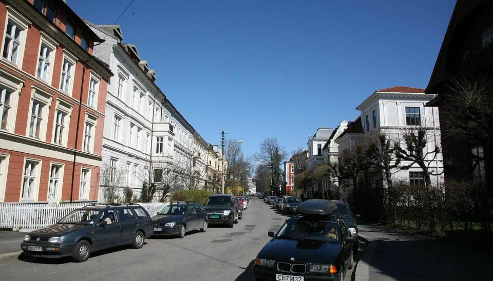 Eilerts Sunds gate er en rolig, grønn gate på Briskeby i Frogner bydel. I formiddag ble politiet tilkalt til en leilighet i gata etter knivtrusler. Foto: Wikipedia/ Hans Rosbach