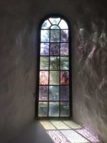 Glassmaleri i Ljan kirke. Foto: Kjersti Opstad Glassmaleri i Ljan kirke. Foto: Kjersti Opstad