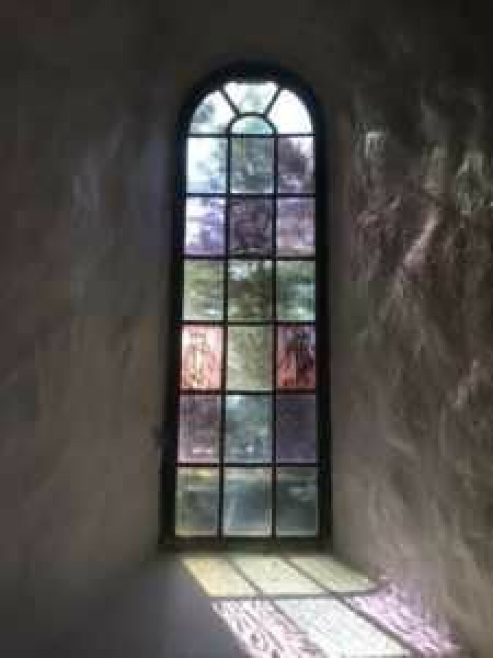 Glassmaleri i Ljan kirke. Foto: Kjersti Opstad