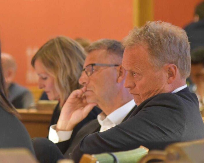 Byrådsleder Raymond Johansen (til høyre), finansbyråd Robert Steen (Ap) og utdanningsbyråd Inga Marte Thorkildsen (SV) under bystyredebatten om utbygging av Tolga kraftverk. Foto: Per-Trygve Hoff Byrådsleder Raymond Johansen (til høyre), finansbyråd Robert Steen (Ap) og utdanningsbyråd Inga Marte Thorkildsen (SV) under bystyredebatten om utbygging av Tolga kraftverk. Foto: Per-Trygve Hoff