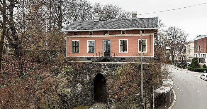 Grotten ble i sin tid reist av Henrik Wergeland. I går ble det fredet. Foto: Statsbygg Grotten ble i sin tid reist av Henrik Wergeland. I går ble det fredet. Foto: Statsbygg