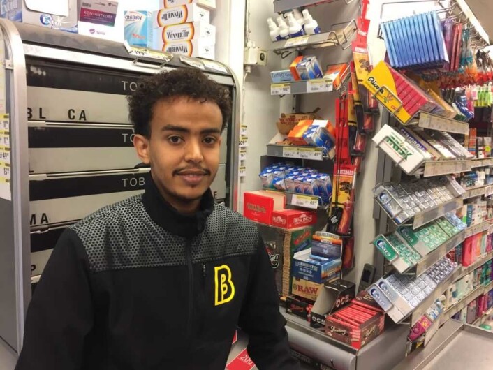 Naef Abdulkadir tar selv trikken til og fra jobben ved Schous plass. Foto: Vegard Velle Naef Abdulkadir tar selv trikken til og fra jobben ved Schous plass. Foto: Vegard Velle