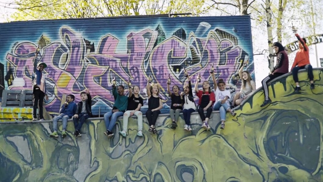 Barna fra alle barneskolene hyller Gamle Oslo i denne musikkvideoen. Foto fra musikkvideoen Gode Gamle Oslo Barna fra alle barneskolene hyller Gamle Oslo i denne musikkvideoen. Foto fra musikkvideoen Gode Gamle Oslo