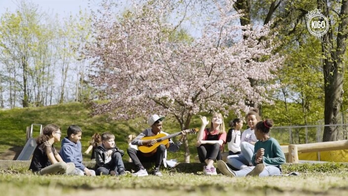 Kidsa fra Gamle Oslo kan presse tårer ut av gråstein. Foto fra musikkvideoen Gode Gamle Oslo Kidsa fra Gamle Oslo kan presse tårer ut av gråstein. Foto fra musikkvideoen Gode Gamle Oslo