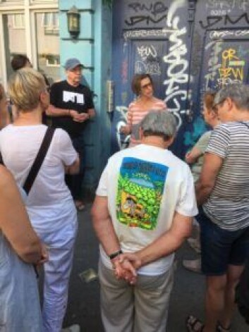 Kirken har invitert til å vandring gjennom Grünerløkka, den tidligere jødiske bydelen, guidet av Sidsel Levin. Foto: Kjersti Opstad Kirken har invitert til å vandring gjennom Grünerløkka, den tidligere jødiske bydelen, guidet av Sidsel Levin. Foto: Kjersti Opstad