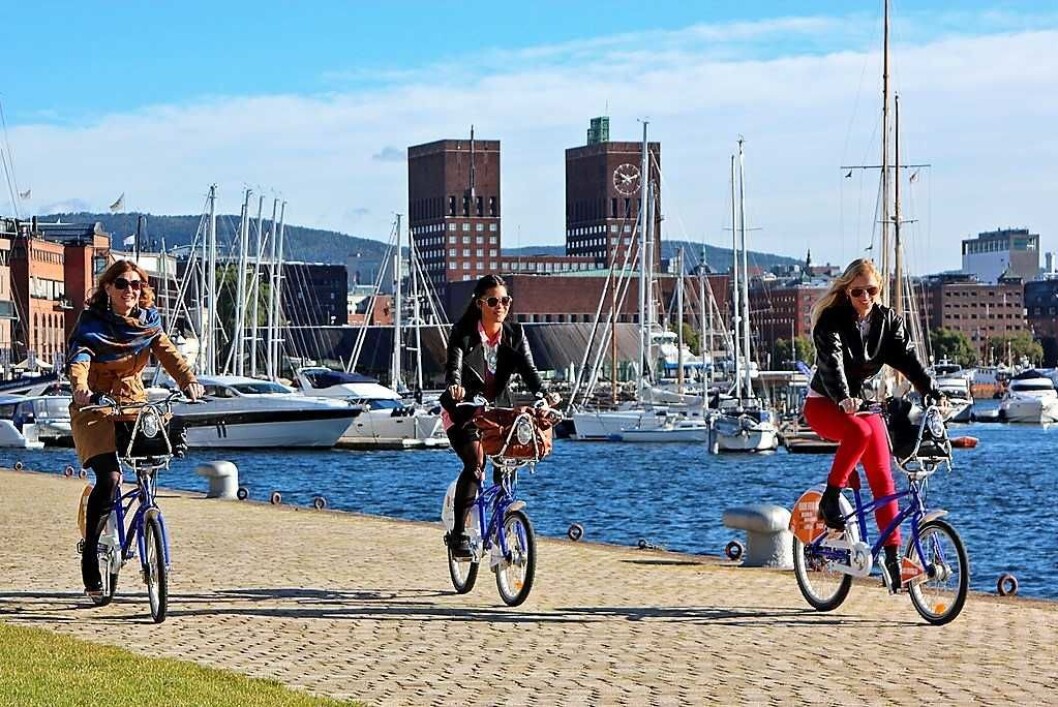 Syklister ved Aker Brygge Tjuvholmen. Foto: VisitOSLO/Rod Costa Syklister ved Aker Brygge Tjuvholmen. Foto: VisitOSLO/Rod Costa