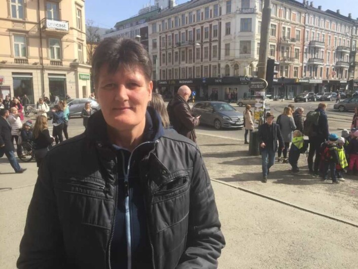 Tillitsvalgt May Wiik, ved Fattighuset, har fått nok av stjelekulturen ved Fattighuset. Hun er bekymret for både giverne og brukerne av huset. Kurt Karlsen har ikke lyst til å la seg avbilde. Foto: Vegard Velle Tillitsvalgt May Wiik, ved Fattighuset, har fått nok av stjelekulturen ved Fattighuset. Hun er bekymret for både giverne og brukerne av huset. Kurt Karlsen har ikke lyst til å la seg avbilde. Foto: Vegard Velle