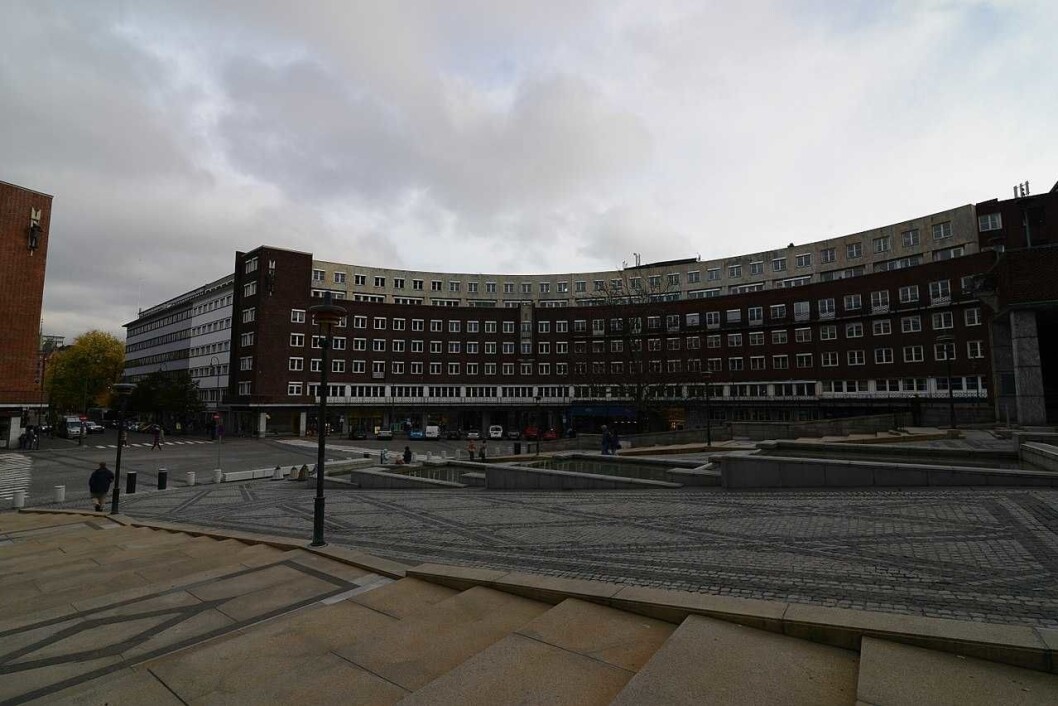 Både Handikapforbundet og Blindeforbundet har bedt om at handikapp-parkeringen ved Frithjof Nansens plass gjenopprettes. Foto: Wikimedia Både Handikapforbundet og Blindeforbundet har bedt om at handikapp-parkeringen ved Frithjof Nansens plass gjenopprettes. Foto: Wikimedia