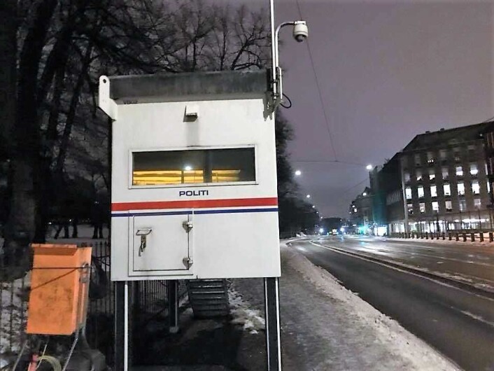 Politibrakker og sikkerhet har preget den amerikanske ambassaden de siste årene. Foto: VårtOslo Politibrakker og sikkerhet har preget den amerikanske ambassaden de siste årene. Foto: VårtOslo