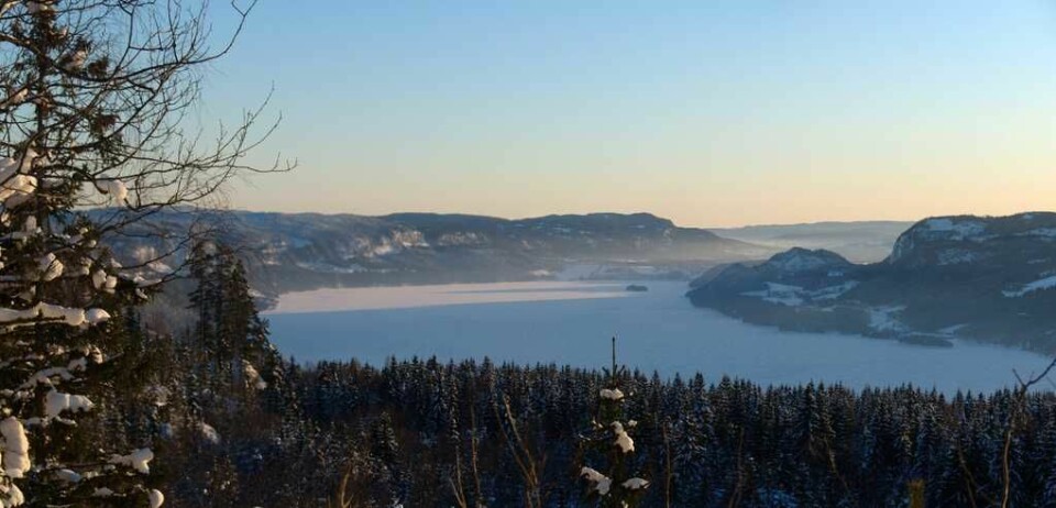 Et kjent syn for mange skiløpere på vei gjennom Nordmarka mot Oslo er Holsfjorden sett fra Krogskogen. Foto: Siri Spjelkavik/Flickr
