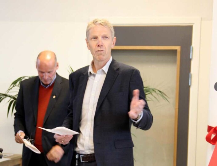 Boligbyggs toppsjef, Jon Carlsen, gikk av etter avsløringene i fjor høst. Aps daværende næringsbyråd Geir Lippestad (til v.) skiftet også ut hele styret i Boligbygg i vinter. Foto: Boligbygg Boligbyggs toppsjef, Jon Carlsen, gikk av etter avsløringene i fjor høst. Aps daværende næringsbyråd Geir Lippestad (til v.) skiftet også ut hele styret i Boligbygg i vinter. Foto: Boligbygg