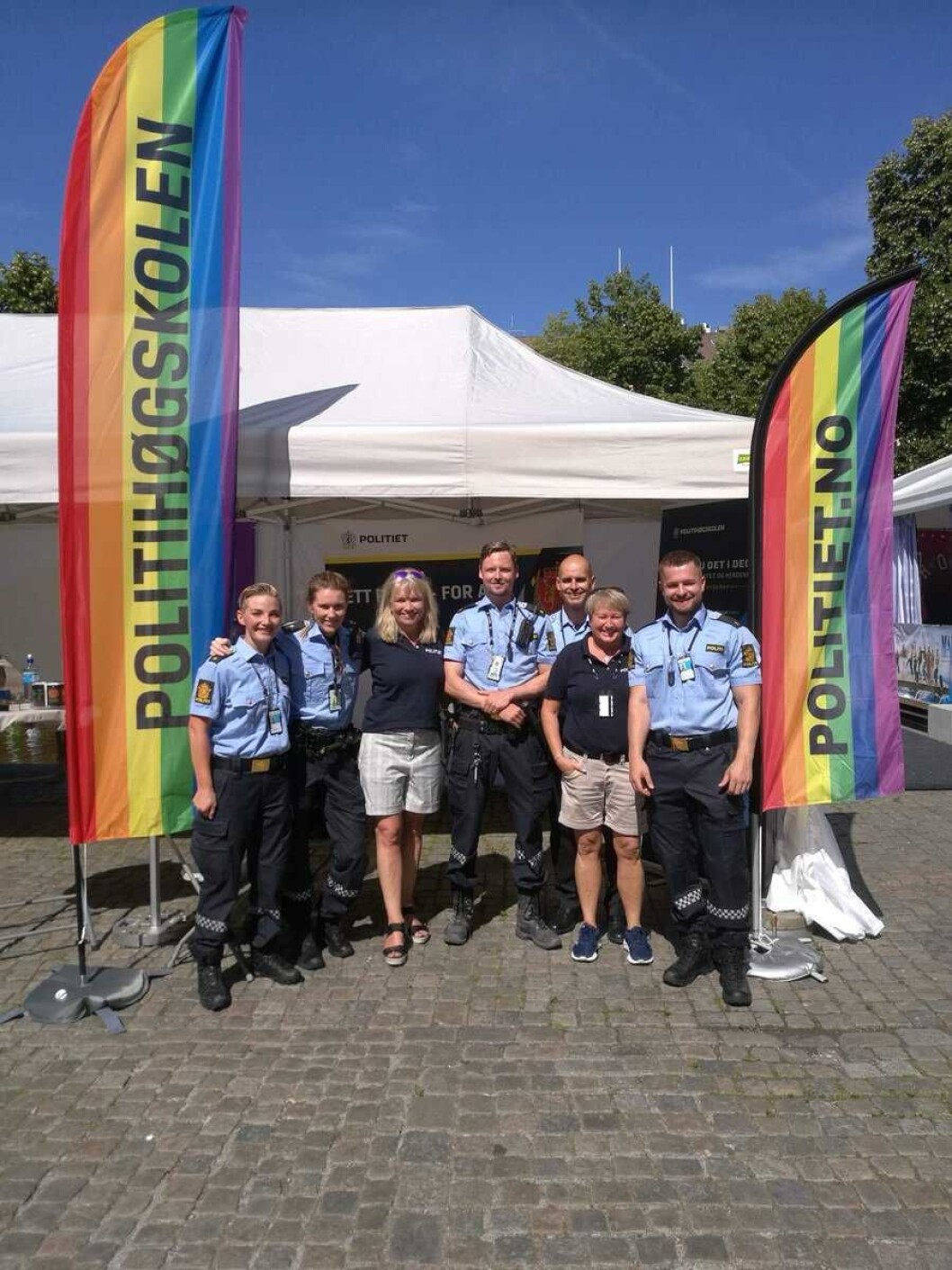 Politiet og politihøgskolens stand i Pride park i Spikersuppa. Foto: Politiet Politiet og politihøgskolens stand i Pride park i Spikersuppa. Foto: Politiet
