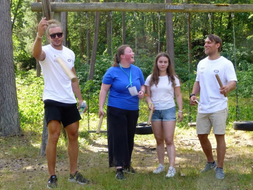 Lek og moro på Lågøya. Fra venstre: Martin Laumann Ylven, Elise Anfinrud, Maria Bergh og Tobias Lindström. Foto: Katarina Nordam Lek og moro på Lågøya. Fra venstre: Martin Laumann Ylven, Elise Anfinrud, Maria Bergh og Tobias Lindström. Foto: Katarina Nordam