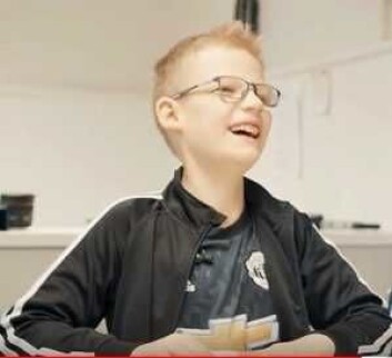 Å ha et godt å et sosialt liv med venner rundt seg hjelper når en skal lykkes på skolen og senere i arbeidslivet, sier Siri Smedsrud, mor til Petter. Foto fra filmen "Ser du meg" fra Blindeforbundet. Å ha et godt å et sosialt liv med venner rundt seg hjelper når en skal lykkes på skolen og senere i arbeidslivet, sier Siri Smedsrud, mor til Petter. Foto fra filmen "Ser du meg" fra Blindeforbundet.