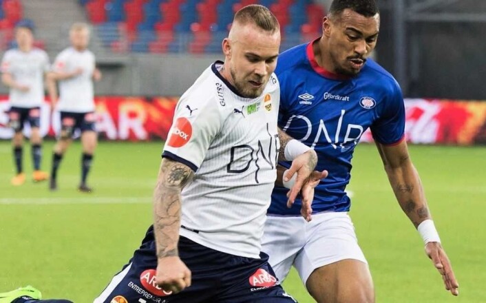 Felipe Carvalho har utviklet seg til å bli en stopperkjempe i Vålerenga. Her i duell med Strømsgodsets Marcus Pedersen. Foto: Vålerenga Fotball Felipe Carvalho har utviklet seg til å bli en stopperkjempe i Vålerenga. Her i duell med Strømsgodsets Marcus Pedersen. Foto: Vålerenga Fotball