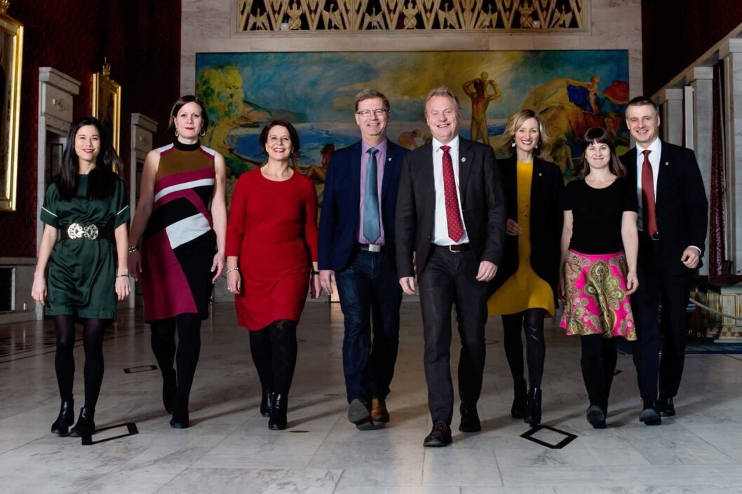 Oslos rødgrønne byråd i 2018: Fra venstre Lan Marie Nguyen Berg (MDG), Hanna Marcussen (MDG), Tone Tellevik Dahl (Ap), Robert Steen (Ap), byrådsleder Raymond Johansen (Ap), Inga Marte Thorkildsen (SV), Rina Mariann Hansen (Ap) og Kjetil Lund (Ap). Foto: Oslo kommune Sturlason Oslos rødgrønne byråd i 2018: Fra venstre Lan Marie Nguyen Berg (MDG), Hanna Marcussen (MDG), Tone Tellevik Dahl (Ap), Robert Steen (Ap), byrådsleder Raymond Johansen (Ap), Inga Marte Thorkildsen (SV), Rina Mariann Hansen (Ap) og Kjetil Lund (Ap). Foto: Oslo kommune Sturlason