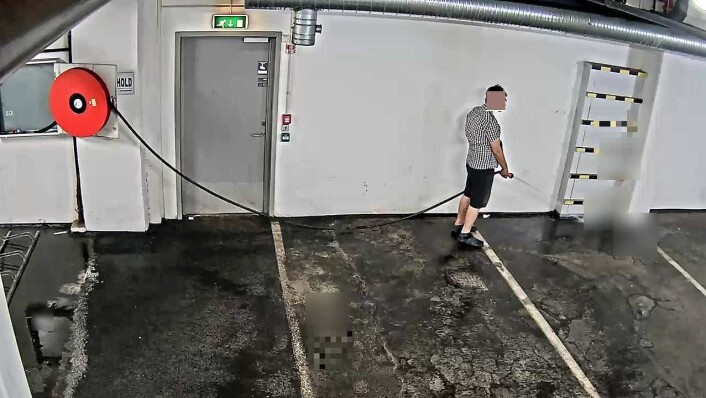 Tusenvis av liter med vann rant nedover i garasjehuset etter "vanningen". Foto: Ringnes Park Vest Tusenvis av liter med vann rant nedover i garasjehuset etter "vanningen". Foto: Ringnes Park Vest