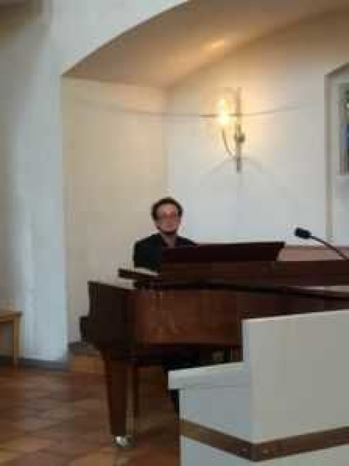 Vi fikk vakker musikk fra organisten som for anledningen var på besøk fra nabokirka på Kampen. Vi fikk vakker musikk fra organisten som for anledningen var på besøk fra nabokirka på Kampen.