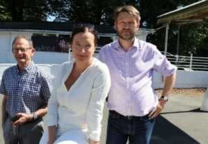 Bydelsutvalgsleder i bydel St. Hanshaugen, Anne Christine Kroepelien, mener bymiljøetaten har håndtert saken rundt parkservering i bydelen elendig. Her sammen med Høyres gruppeleder Eirik Lae Solberg og tidligere byrådsleder Erling Lae ved parkserveringen. Foto: Steinar Wulfsberg-Gamre Bydelsutvalgsleder i bydel St. Hanshaugen, Anne Christine Kroepelien, mener bymiljøetaten har håndtert saken rundt parkservering i bydelen elendig. Her sammen med Høyres gruppeleder Eirik Lae Solberg og tidligere byrådsleder Erling Lae ved parkserveringen. Foto: Steinar Wulfsberg-Gamre