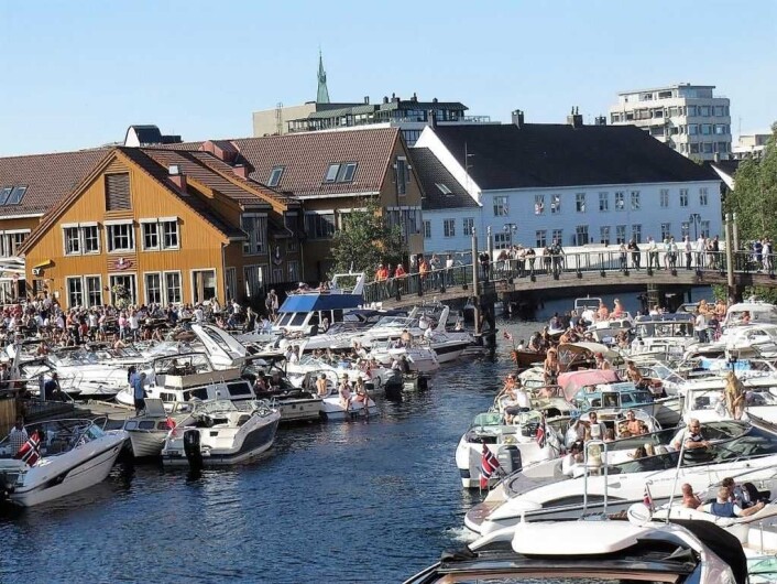 Skal du nyte livet i småbåt i sommer er det viktig å ta forholdsregler for å få en sikker sommer på vannet. Illustrasjonsfoto: Wikimedia Commons Skal du nyte livet i småbåt i sommer er det viktig å ta forholdsregler for å få en sikker sommer på vannet. Illustrasjonsfoto: Wikimedia Commons