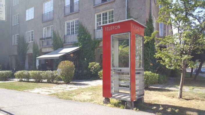 Den ikoniske telefonkiosken rett ved Lille Jacob er "fredet" og fungerer. Foto: Tarjei Kidd Olsen Den ikoniske telefonkiosken rett ved Lille Jacob er "fredet" og fungerer. Foto: Tarjei Kidd Olsen