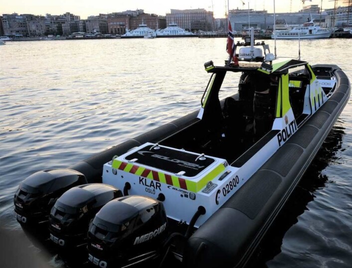 Sjøtjenesten i Oslo politidistrikt får stadig ansvaret for større strekninger. Da er det greit å ha en kraftplugg som den nye RIB'en "Klar" å komme seg fram med. Foto: Christian Boger Sjøtjenesten i Oslo politidistrikt får stadig ansvaret for større strekninger. Da er det greit å ha en kraftplugg som den nye RIB'en "Klar" å komme seg fram med. Foto: Christian Boger