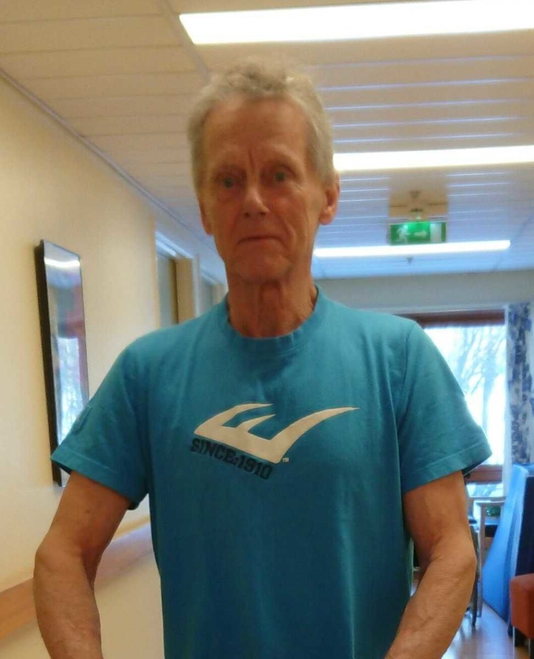 Nytt oppdatert bilde av savnede. � T-skjorten skal være den som savnede trolig hadde på seg da han forsvant fra Madserudhjemmet. Tips oss på 02800, sier politiet. Foto: Politiet Nytt oppdatert bilde av savnede. � T-skjorten skal være den som savnede trolig hadde på seg da han forsvant fra Madserudhjemmet. Tips oss på 02800, sier politiet. Foto: Politiet