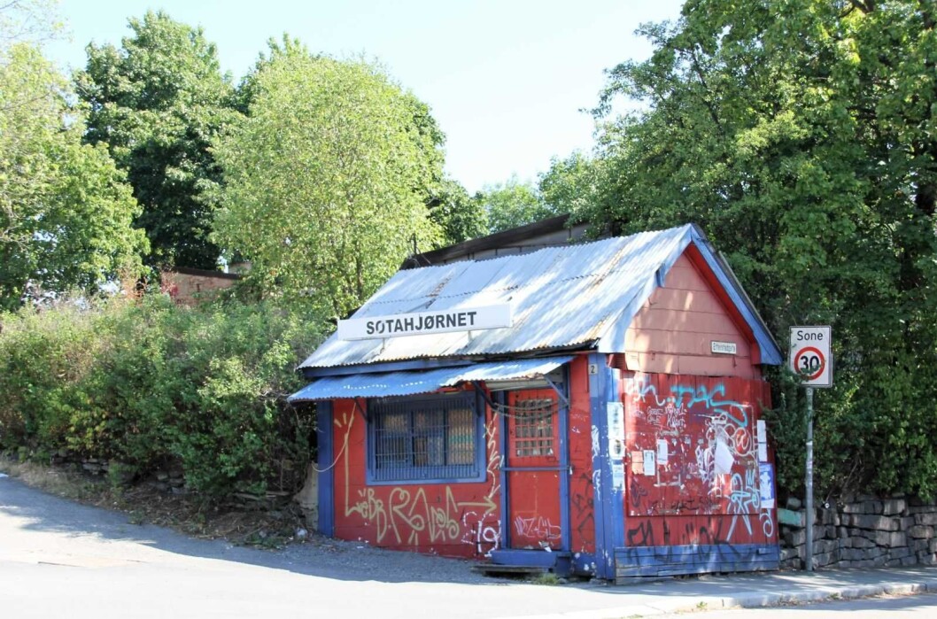 Den tradisjonsrike kiosken ved Sotahjørnet vil rives i forslaget til ny bebyggelse i Etterstadveien 2-6. Foto: Per Øivind Eriksen / Ensjø aktuell informasjon Den tradisjonsrike kiosken ved Sotahjørnet vil rives i forslaget til ny bebyggelse i Etterstadveien 2-6. Foto: Per Øivind Eriksen / Ensjø aktuell informasjon