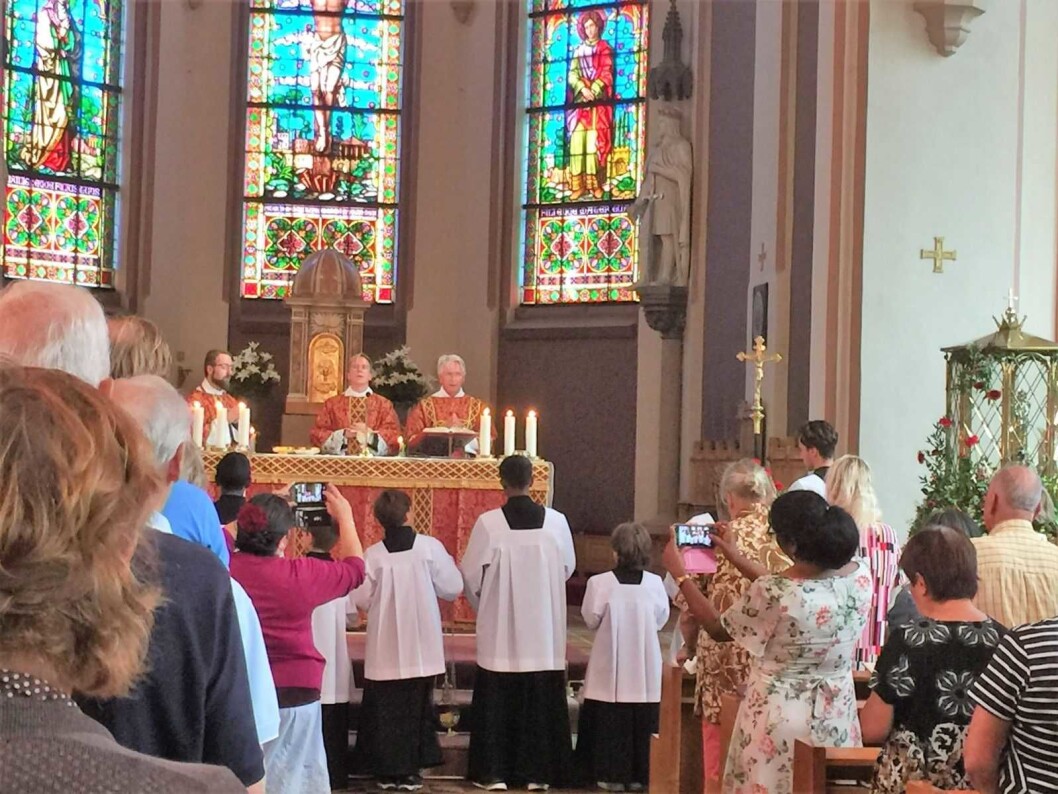 Det er tid for dagens tredje messe i Sankt Olav domkirke på Hammersborg. Foto: Kjersti Opstad Det er tid for dagens tredje messe i Sankt Olav domkirke på Hammersborg. Foto: Kjersti Opstad