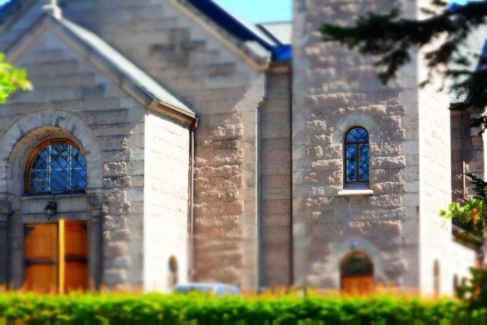Praktfulle Grorud kirke er selvfølgelig laget av lokal grorudgranitt. Foto: Olga Andresen Praktfulle Grorud kirke er selvfølgelig laget av lokal grorudgranitt. Foto: Olga Andresen