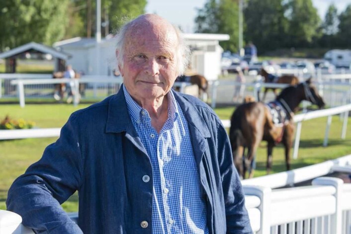 Galopp er Rolf Sæthers lidenskap. Blant hester, fart og farger i flotte omgivelser på Øvrevoll. Foto: Morten Lauveng Jørgensen Galopp er Rolf Sæthers lidenskap. Blant hester, fart og farger i flotte omgivelser på Øvrevoll. Foto: Morten Lauveng Jørgensen