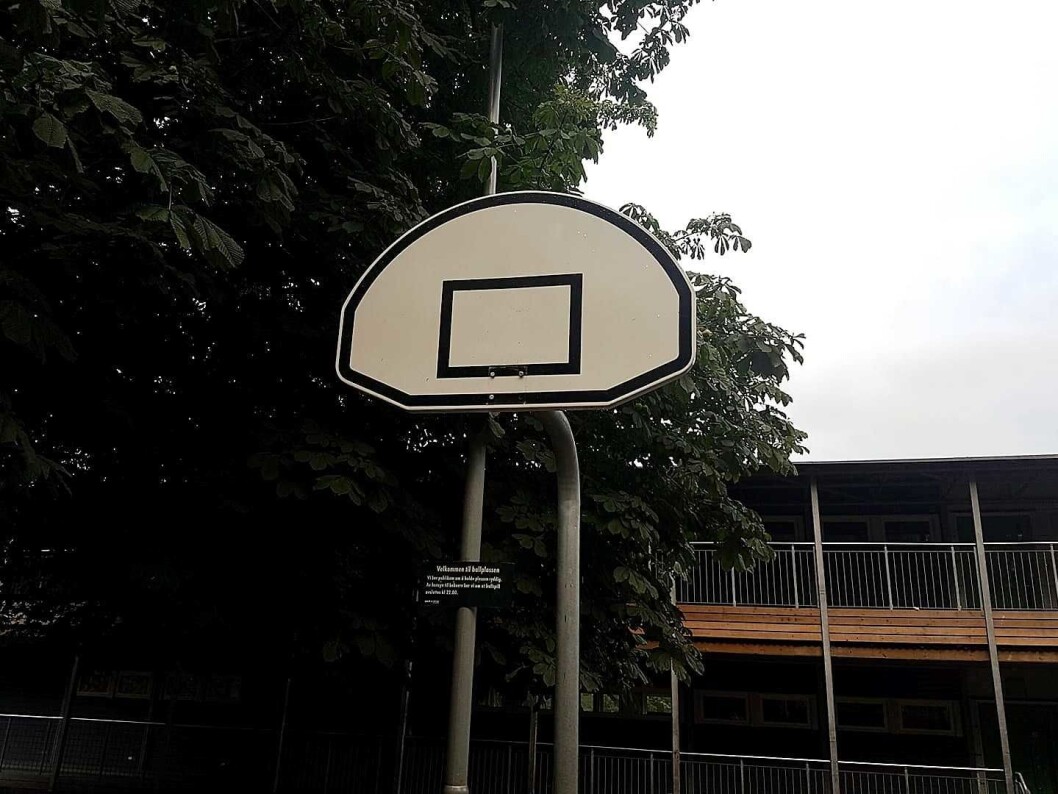 Denne basketbanen ved Vålerenga skole er stengt, og to kurver er fjernet. Foto: Geir Mugaas Denne basketbanen ved Vålerenga skole er stengt, og to kurver er fjernet. Foto: Geir Mugaas