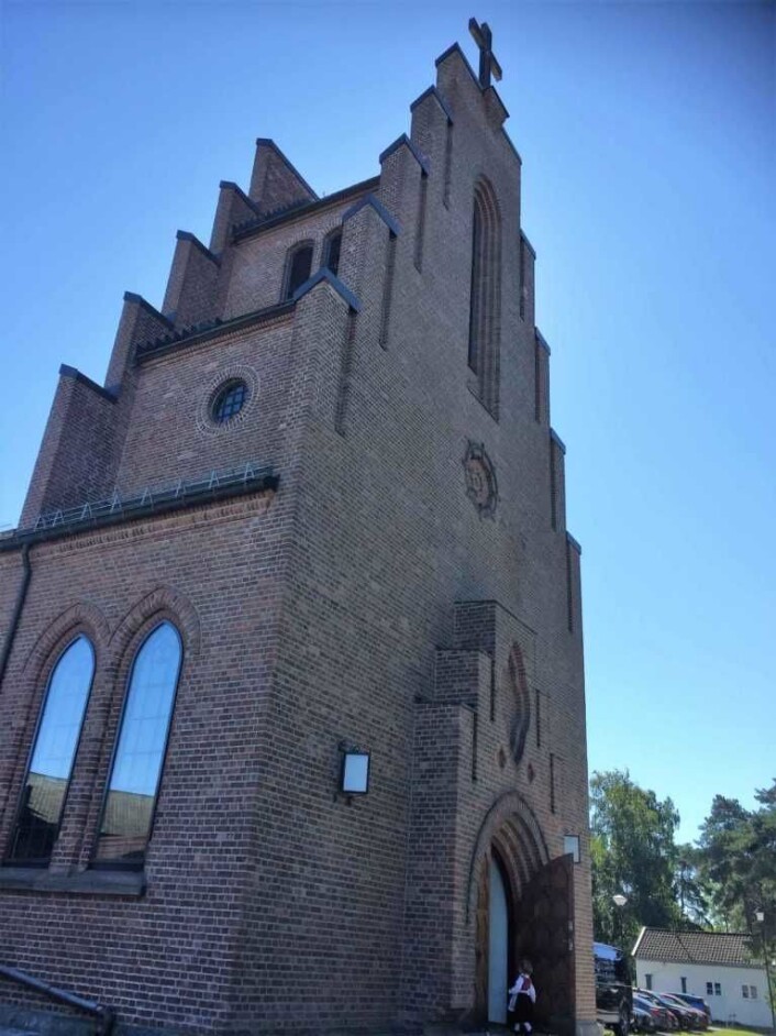 Nordstrand kirke er dekket med rød teglstein. Foto: Kjersti Opstad Nordstrand kirke er dekket med rød teglstein. Foto: Kjersti Opstad