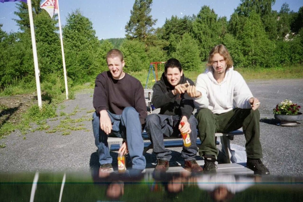 Jarle «JJ» Hollerud (f.v.) og Øyvind «Vinni» fra tiden i bandet Mindstate. Senere dannet de to Paperboys. Til høyre: Espen Staver. Fotograf og bandmedlem i Mindstate: Stephen Waireri Jarle «JJ» Hollerud (f.v.) og Øyvind «Vinni» fra tiden i bandet Mindstate. Senere dannet de to Paperboys. Til høyre: Espen Staver. Fotograf og bandmedlem i Mindstate: Stephen Waireri