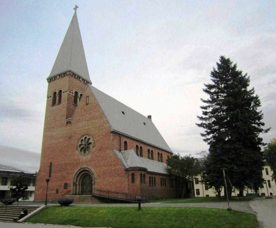 Lovisenberg kirke ligger på området for Lovisenberg sykehus og ble oppført for og eies av den samme stiftelsen som sykehuset, samtidig som den fungerer som sognekirke. Foto: Den norske Kirke